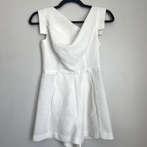 "Chic Black Halo White Romper Size 0 - Embrace Elegance and sophistication